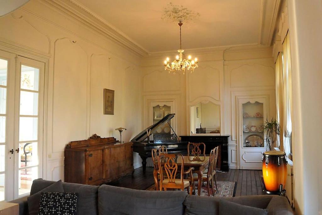 Petit Chateau A La Campagne. Beloeil Luaran gambar